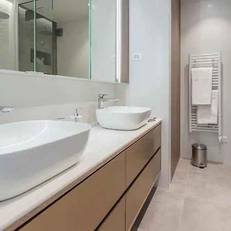 Petit Palace Apartment *