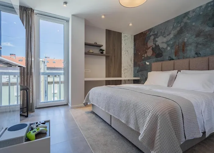 Petit Palace Apartment