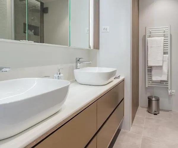 Petit Palace Apartment *